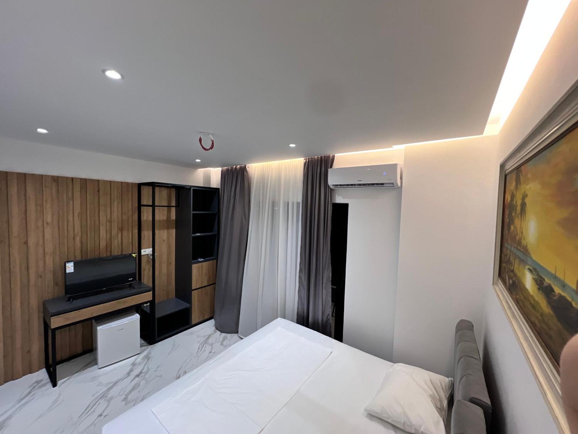 Lezet Hotel Sarande Exterior photo